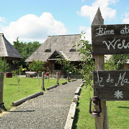Iz De Maramures Rural Hotel (Adults Only) Surdesti  المظهر الخارجي الصورة