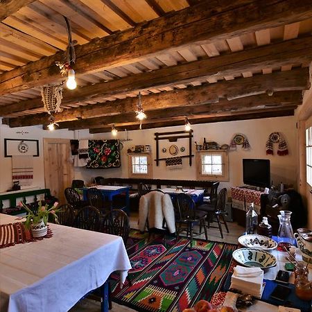 Iz De Maramures Rural Hotel (Adults Only) Surdesti  المظهر الخارجي الصورة