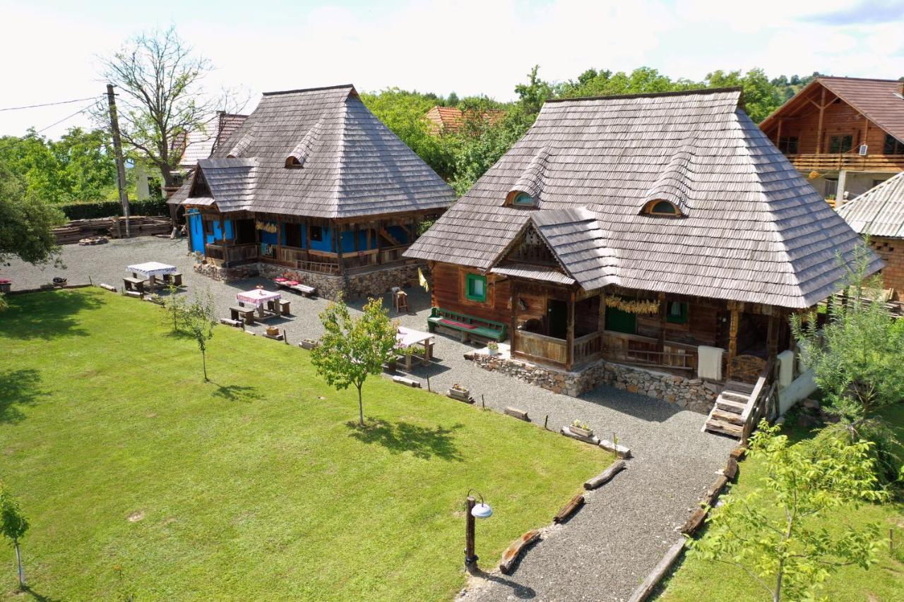 Iz De Maramures Rural Hotel (Adults Only) Surdesti  المظهر الخارجي الصورة