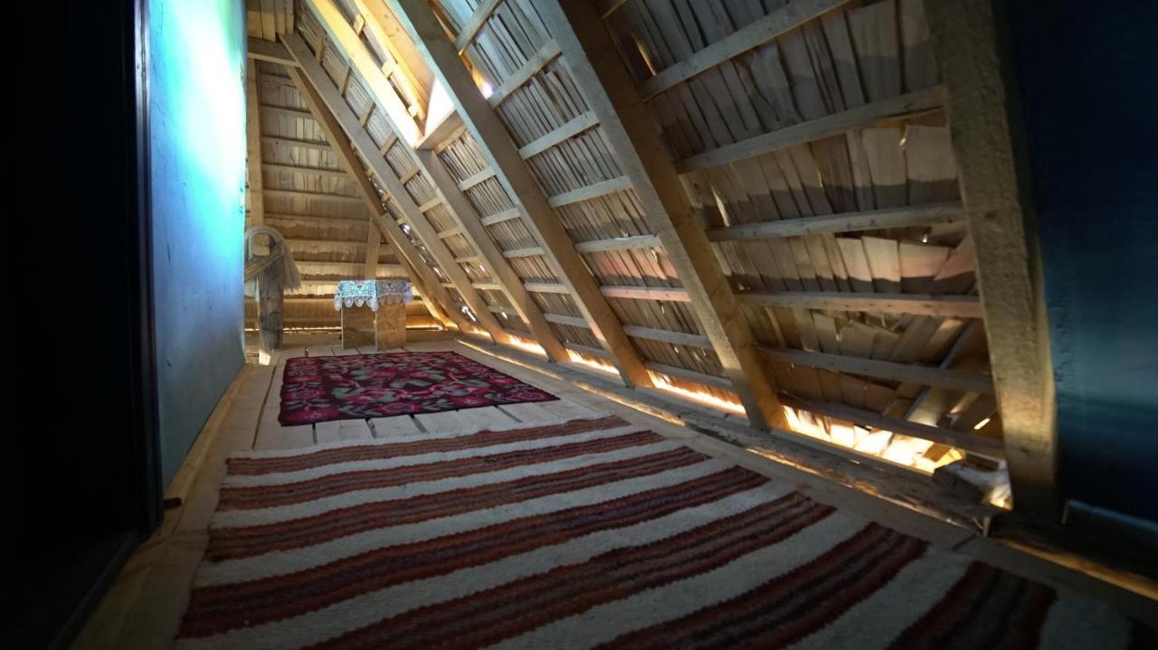 Iz De Maramures Rural Hotel (Adults Only) Surdesti  المظهر الخارجي الصورة