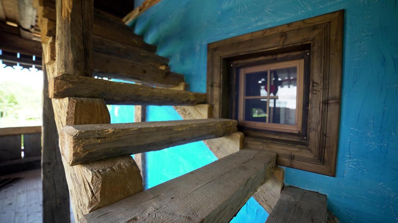 Iz De Maramures Rural Hotel (Adults Only) Surdesti  المظهر الخارجي الصورة
