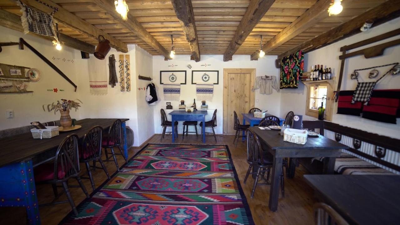 Iz De Maramures Rural Hotel (Adults Only) Surdesti  المظهر الخارجي الصورة