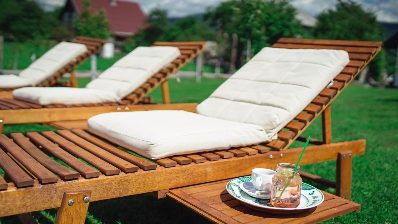 Iz De Maramures Rural Hotel (Adults Only) Surdesti  المظهر الخارجي الصورة